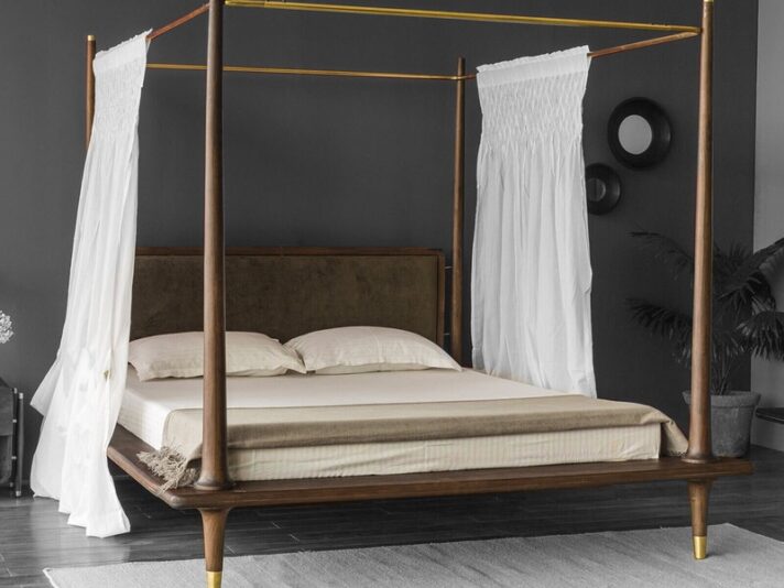 Navah King Poster Bed In American Walnut Finish