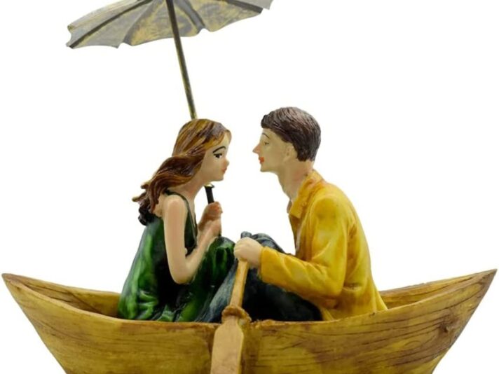 Romantic Love Boat Couple with Umbrella Gift Decorative Showpiece Valentine Day Wedding Anniversary